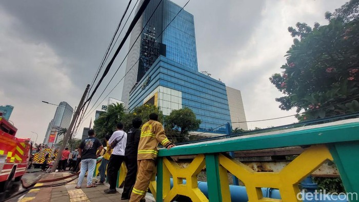 Kebakaran K-Link Tower Padam, Damkar: Api dari Restaurant Lantai 7