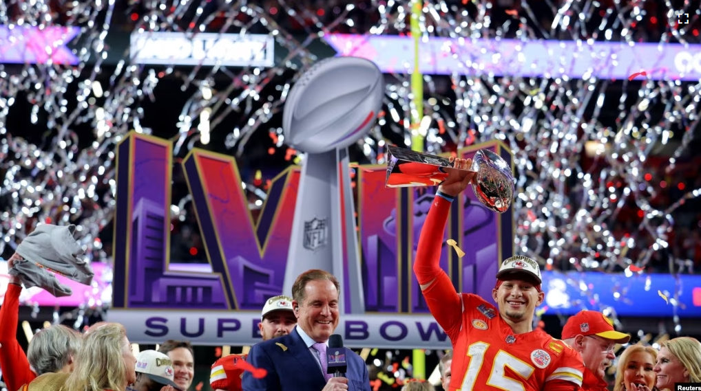 Kansas City Chiefs Capai Gelar Super Bowl NFL 2024 Heartsonfirereviews.com - Kansas City Chiefs cetak point kemenangan di beberapa detik akhir waktu perpanjangan, mengantar mereka untuk raih kemenangannya pada San Francisco 49ers dengan score 25-22 dan memenangi Super Bowl National Football League.